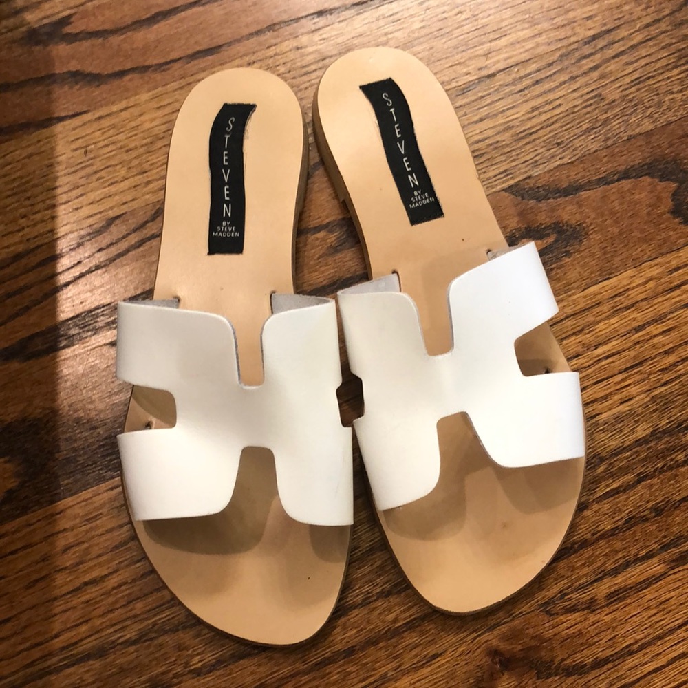 Steve Madden Greece slides size 9 white